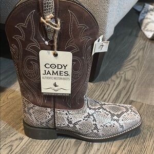Cody James Western Boots with Snakeskin Pattern